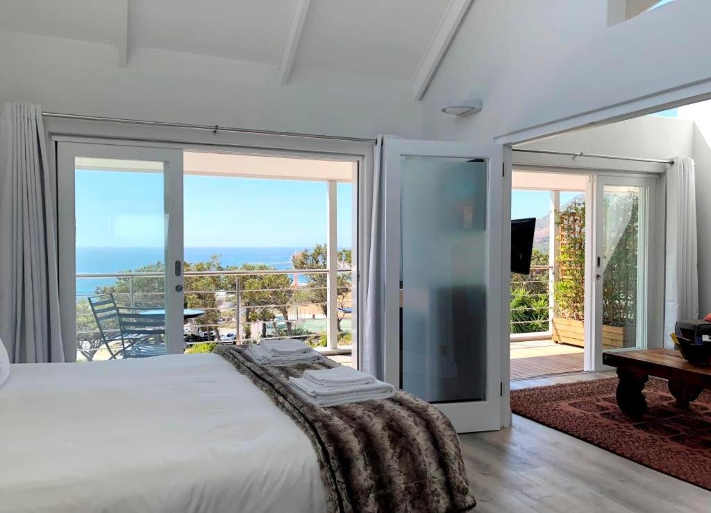 Bright Camps Bay Loft With Stunning Views And Shared Pool Apartment Cape Town Ngoại thất bức ảnh