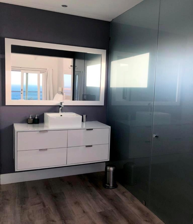 Bright Camps Bay Loft With Stunning Views And Shared Pool Apartment Cape Town Ngoại thất bức ảnh