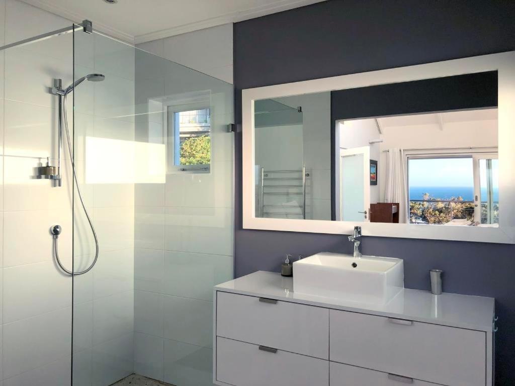 Bright Camps Bay Loft With Stunning Views And Shared Pool Apartment Cape Town Ngoại thất bức ảnh