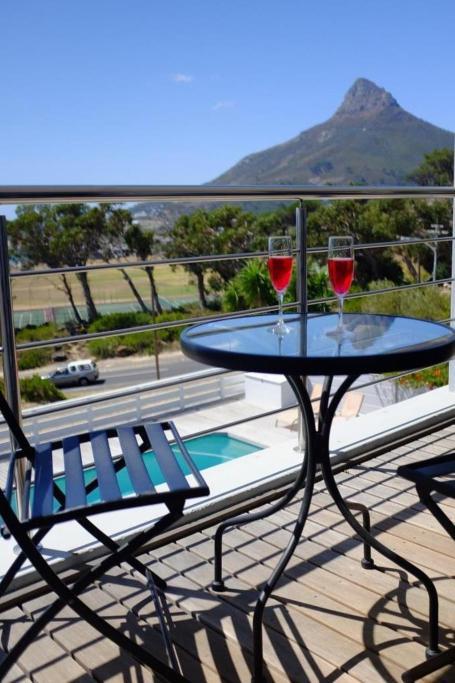 Bright Camps Bay Loft With Stunning Views And Shared Pool Apartment Cape Town Ngoại thất bức ảnh